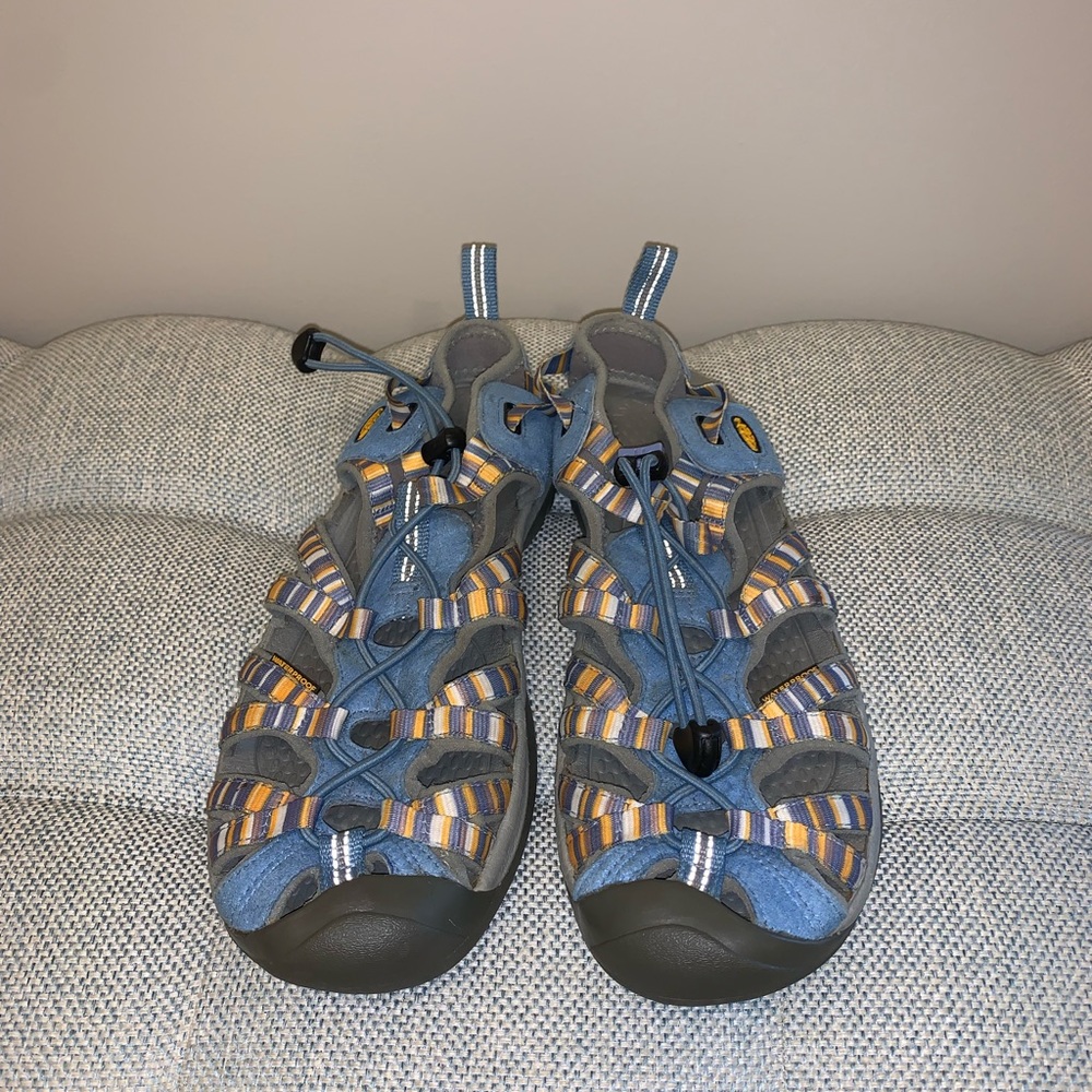 Keen Closed Toe Women SZ 9 39.5 EU